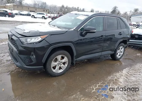 2021 Toyota Rav4 Xle z USA, uszkodzony, nr VIN 2T3P1RFV0MC243426
